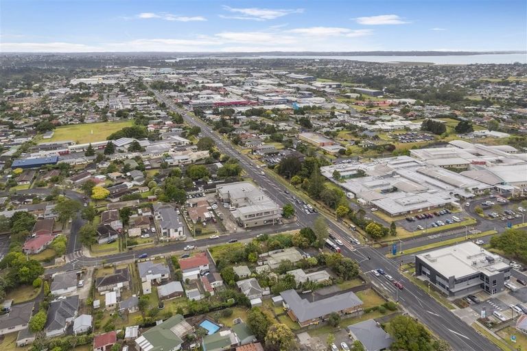 Photo of property in 2b Norval Road, Henderson, Auckland, 0610