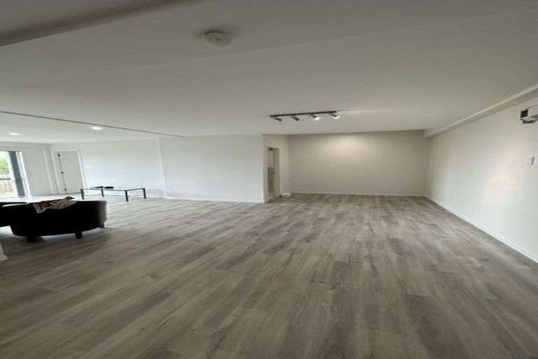 Photo of property in 322 Glenfield Road, Glenfield, Auckland, 0629