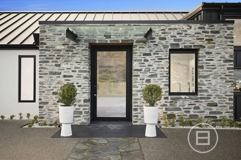 Photo of property in 5 Red Deer Rise, Kelvin Heights, Queenstown, 9300