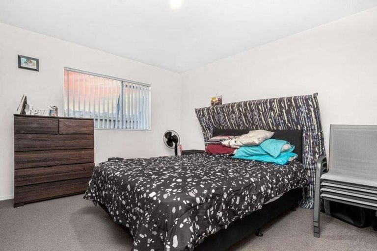 Photo of property in 98 Popokatea Drive, Takanini, 2112
