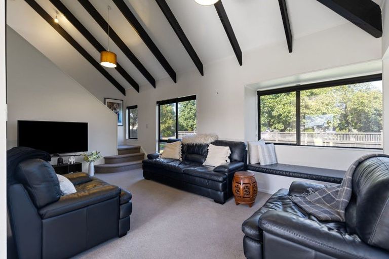 Photo of property in 16 Gladys Place, Kelvin Grove, Palmerston North, 4414