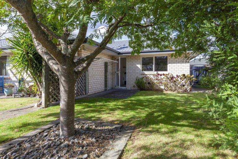 Photo of property in 2 Crown Hill, Paraparaumu, 5032