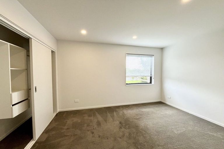 Photo of property in 1/98 Lincoln Park Avenue, Massey, Auckland, 0614