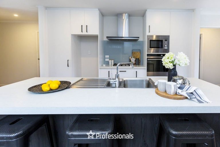 Photo of property in 11 Te Kaeaea Crescent, Wallaceville, Upper Hutt, 5018