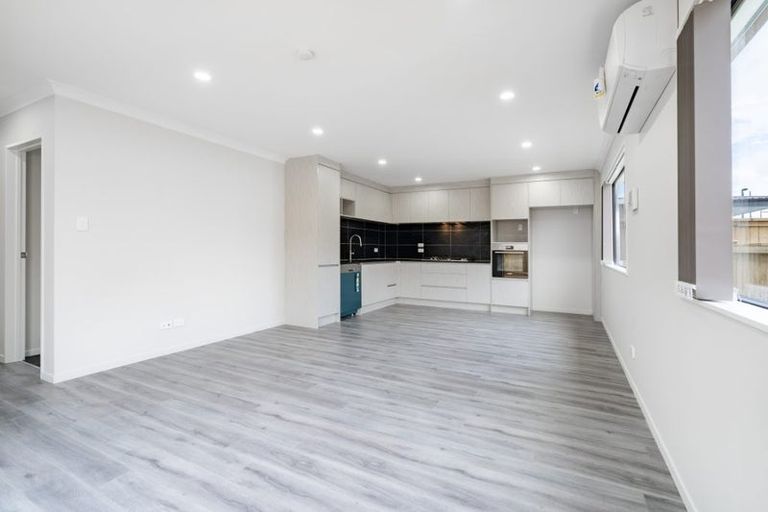 Photo of property in 10 Koroheke Road, Takanini, 2110