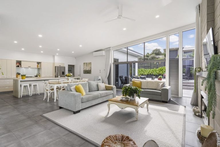 Photo of property in 9 Bayview Park Lane, Orewa, 0931