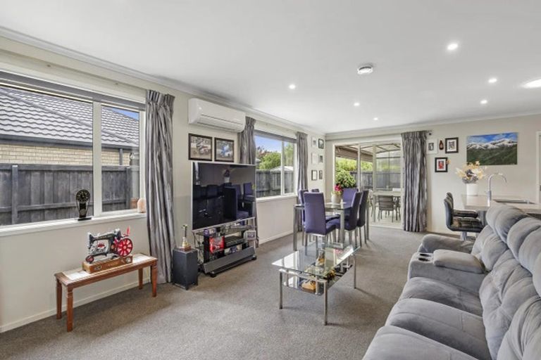 Photo of property in 30 Shillingford Boulevard, Rolleston, 7615