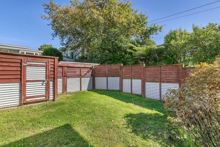 Photo of property in 2/19 Ranui Terrace, Tawa, Wellington, 5028