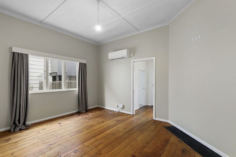 Photo of property in 23 Trent Street, Island Bay, Wellington, 6023