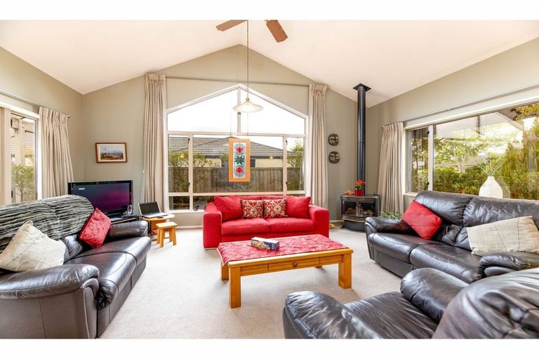Photo of property in 14 Coolspring Way, Redwood, Christchurch, 8051