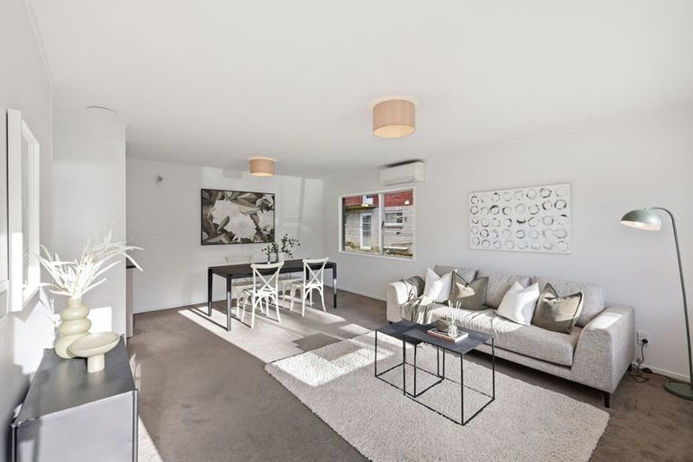 Photo of property in 1/92 Lake Road, Northcote, Auckland, 0627