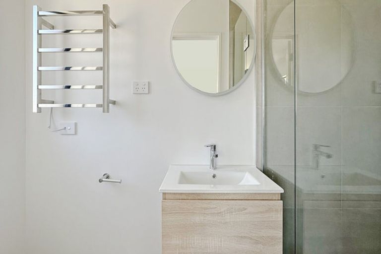 Photo of property in 133 Lancaster Road, Beach Haven, Auckland, 0626