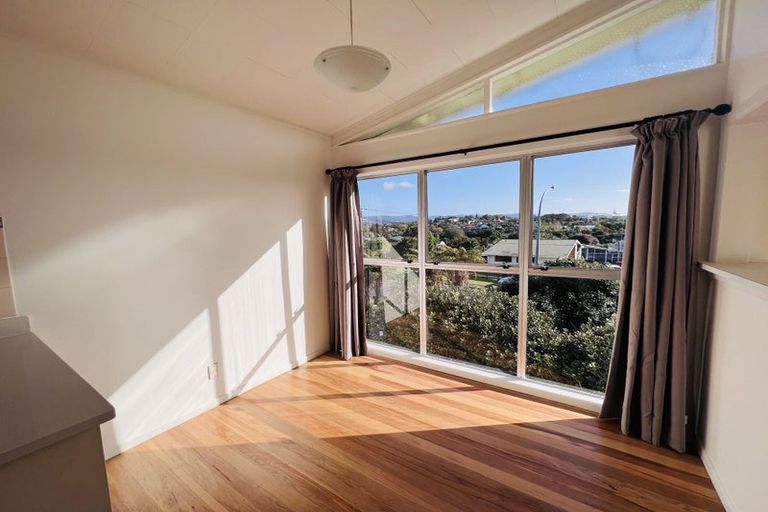 Photo of property in 122 Vodanovich Road, Te Atatu South, Auckland, 0610