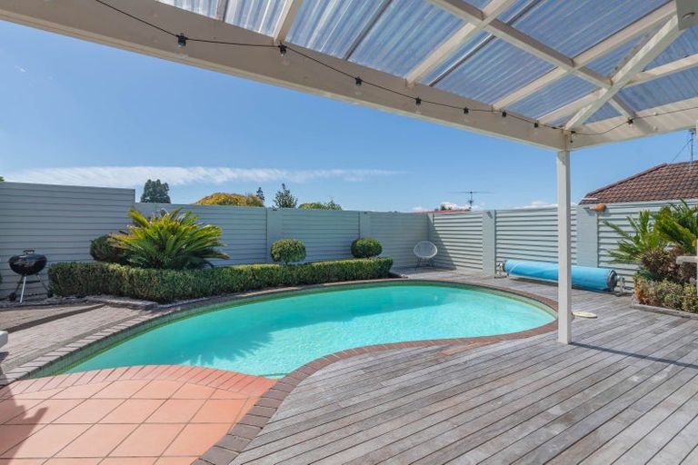 Photo of property in 40 Youngs Road, Papakura, 2110