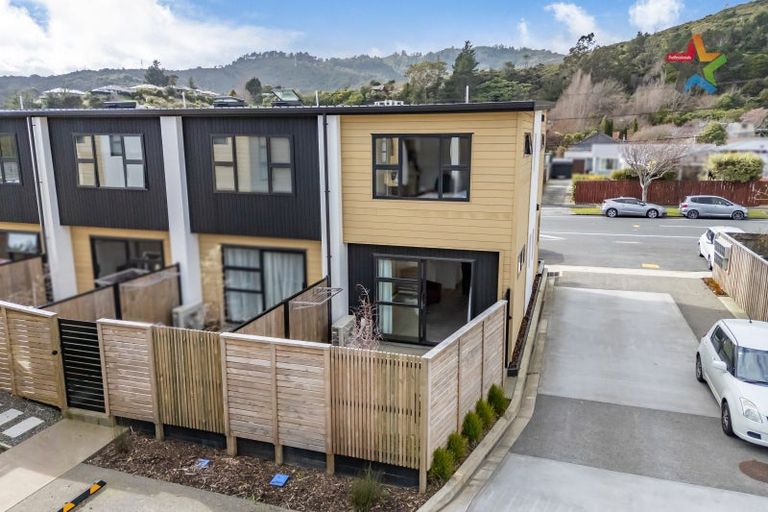 Photo of property in 5/240 Stokes Valley Road, Stokes Valley, Lower Hutt, 5019