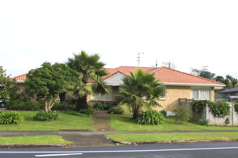 Photo of property in 1 Corta Bella Place, Golflands, Auckland, 2013