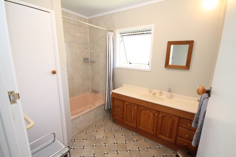 Photo of property in 879 Ponga Road, Opaheke, Papakura, 2584