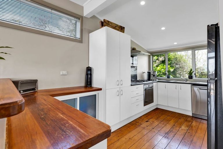 Photo of property in 22 Downe Street, New Plymouth, 4310