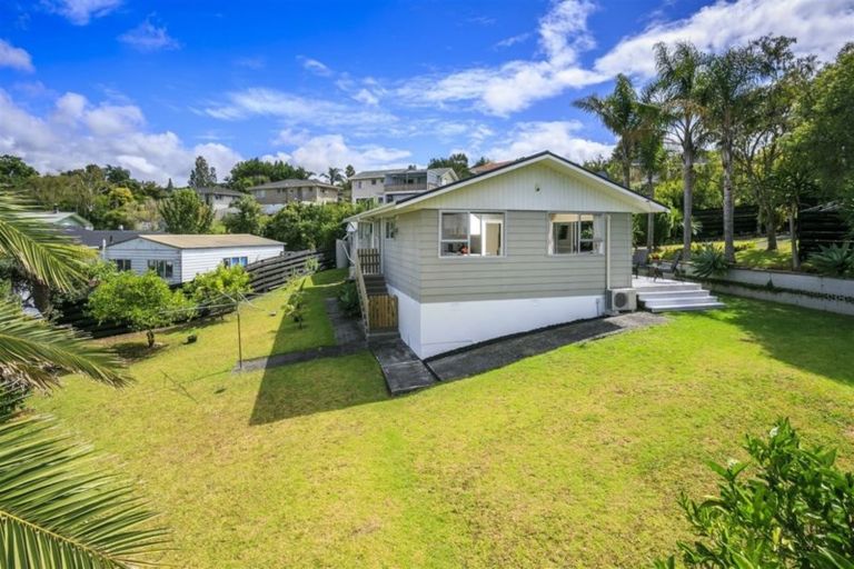 Photo of property in 33 Donovan Avenue, Massey, Auckland, 0614