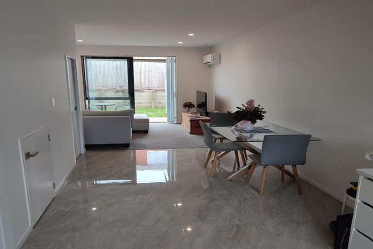 Photo of property in 9/1 Sylvan Crescent, Te Atatu South, Auckland, 0610