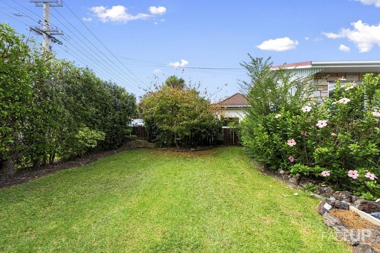 Photo of property in 30 Manuka Road, Glenfield, Auckland, 0629