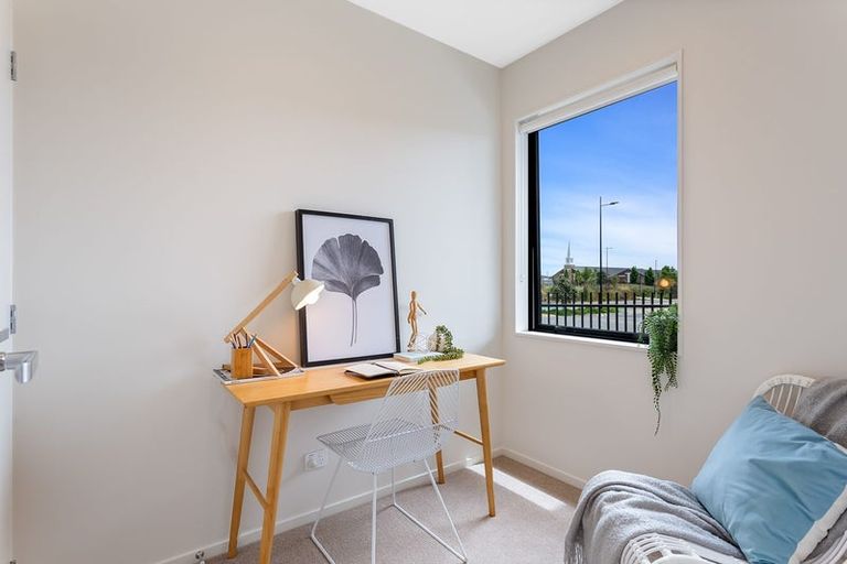 Photo of property in 2 Juniper Drive, Rosehill, Papakura, 2113