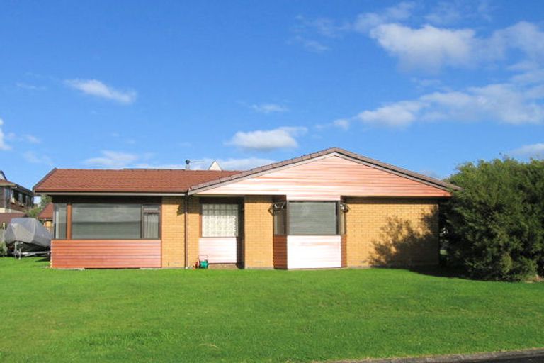 Photo of property in 1 Falstaff Place, Half Moon Bay, Auckland, 2012