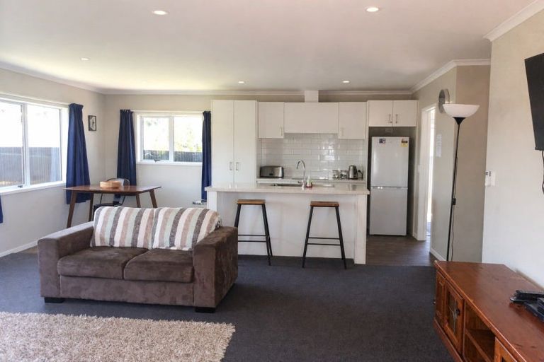 Photo of property in 19a Mackenzie Street, Te Atatu South, Auckland, 0610