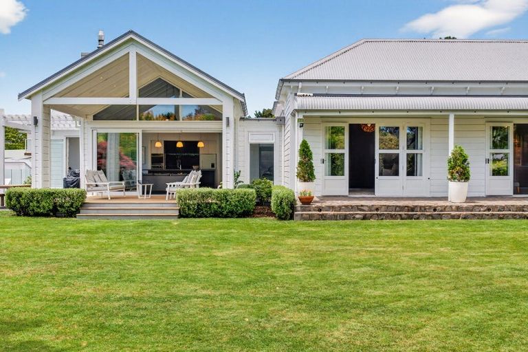 Photo of property in 27 Neeve Road, Taradale, Napier, 4112