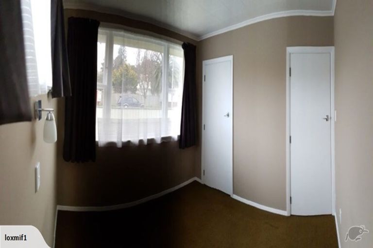 Photo of property in 1/6 Moeraki Road, Maoribank, Upper Hutt, 5018