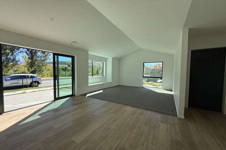 Photo of property in 21 Rushland Road, Jacks Point, 9371