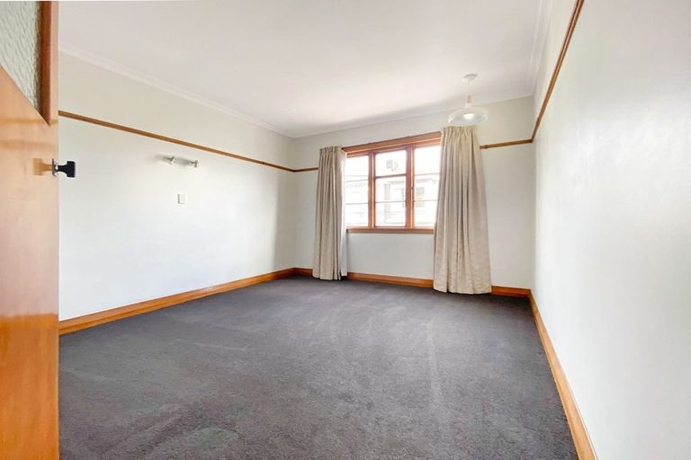 Photo of property in Ionian Flats, 123-125 Brougham Street, Mount Victoria, Wellington, 6011