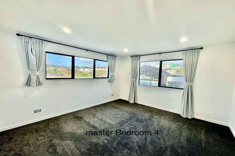 Photo of property in 12 Caldwell Place, Pinehill, Auckland, 0632