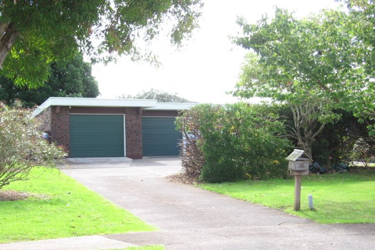 Photo of property in 14 Tyrian Close, Half Moon Bay, Auckland, 2012