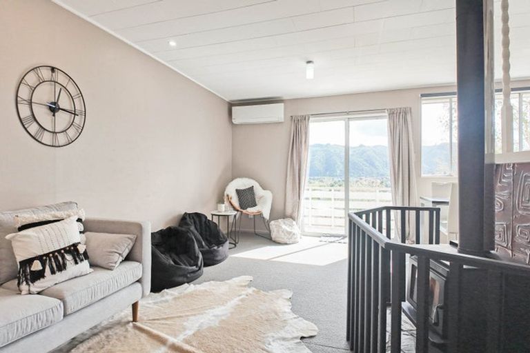 Photo of property in 22b Hillside Drive, Maoribank, Upper Hutt, 5018