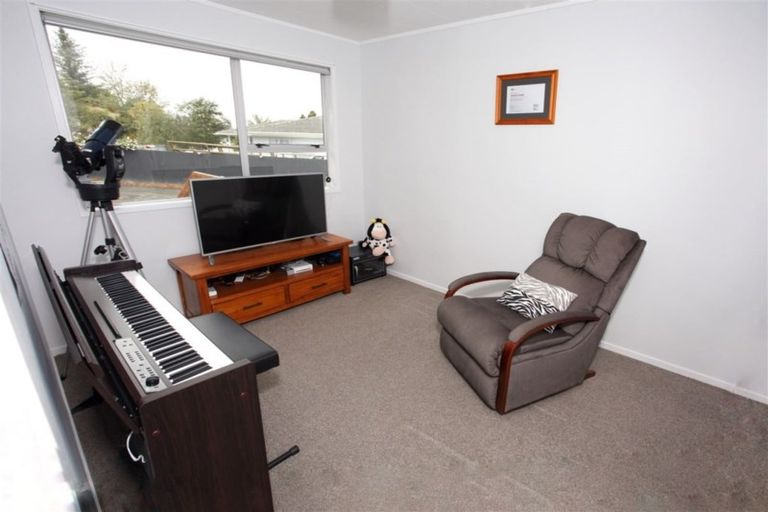 Photo of property in 16 Andelko Place, Henderson, Auckland, 0612