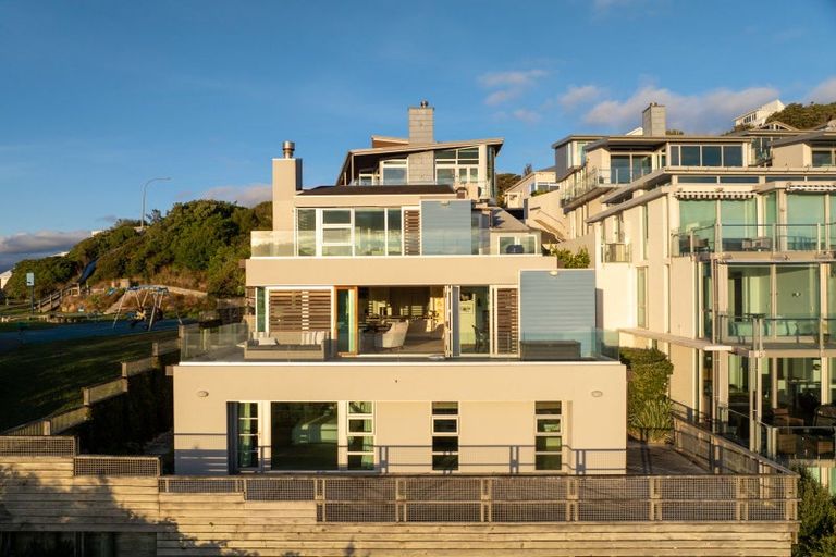 Photo of property in 20 The Crescent, Roseneath, Wellington, 6011