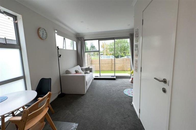 Photo of property in 28a Yeovil Road, Te Atatu Peninsula, Auckland, 0610