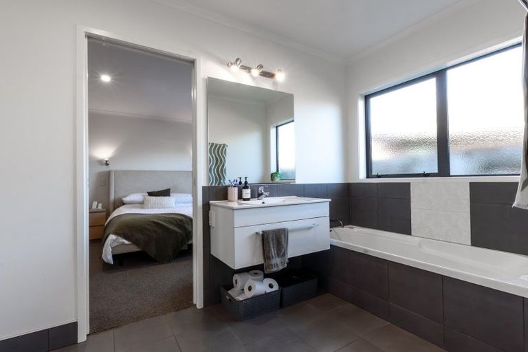 Photo of property in 98 Twin Oak Avenue, Papamoa Beach, Papamoa, 3118