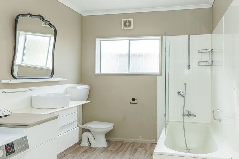 Photo of property in 32 Peel Street, Westport, 7825