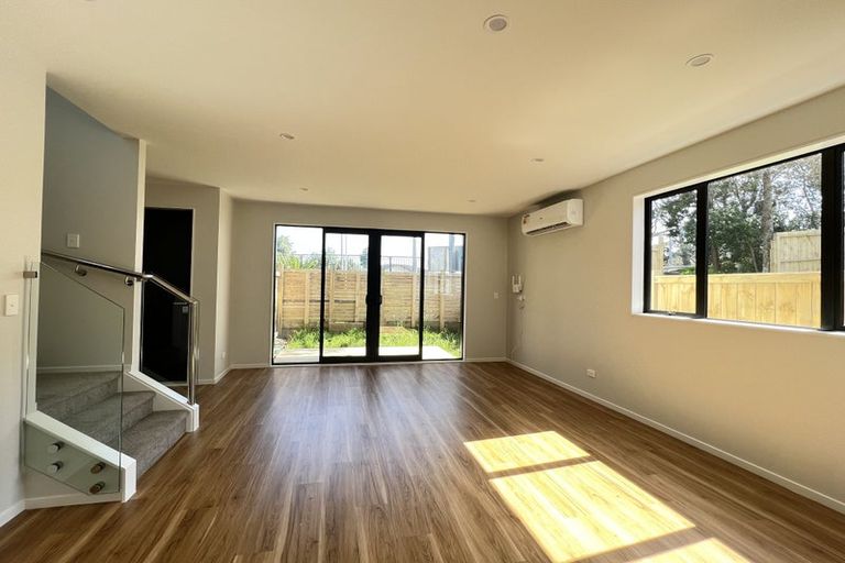 Photo of property in 1 Camelot Place, Glenfield, Auckland, 0629