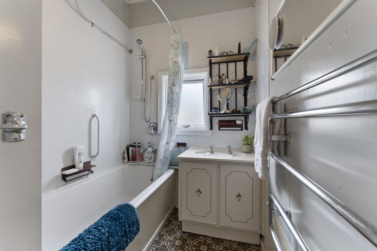 Photo of property in 19 Graves Street, Eltham, 4322