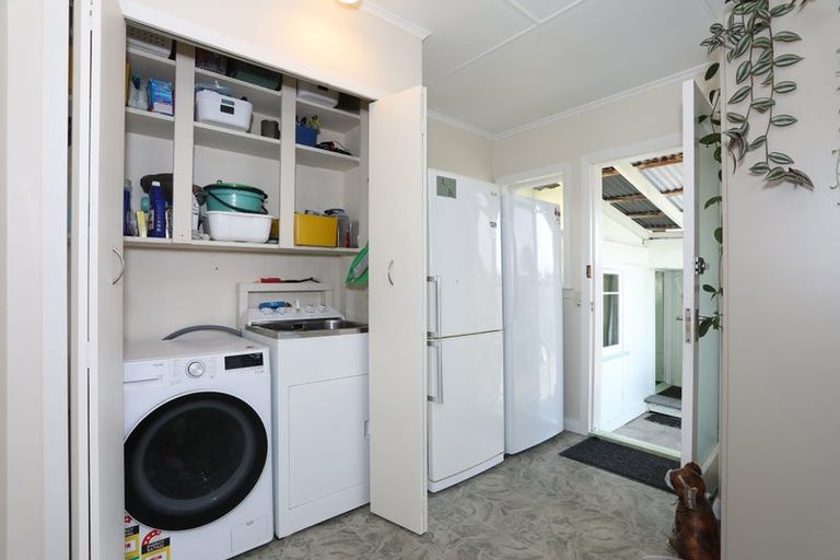 Photo of property in 25 Ngahina Street, Marton, 4710