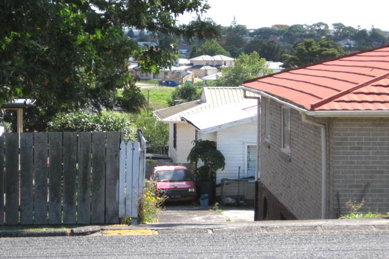 Photo of property in 93 Hutchinson Avenue, New Lynn, Auckland, 0600