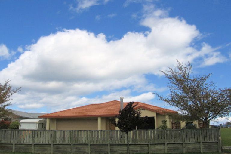 Photo of property in 43 Kiddle Drive, Hilltop, Taupo, 3330