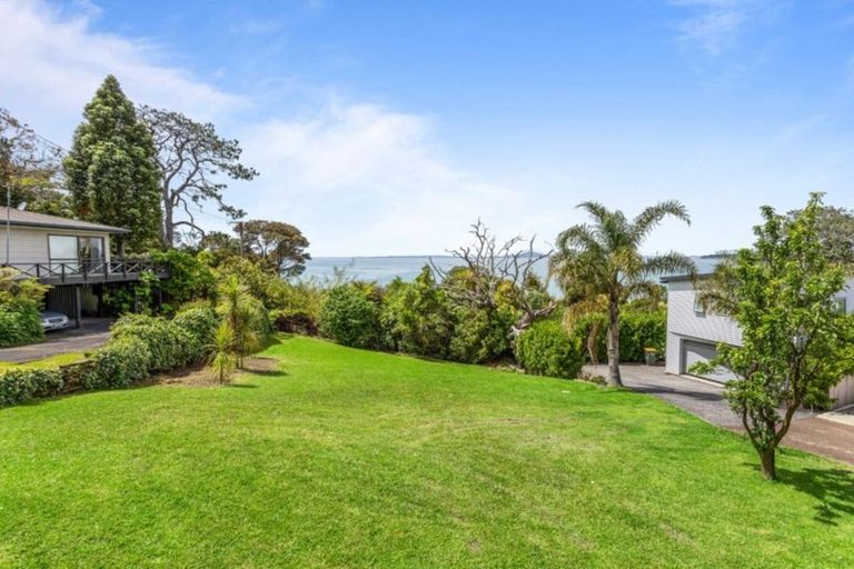 Photo of property in 28a Wade River Road, Stanmore Bay, Whangaparaoa, 0932