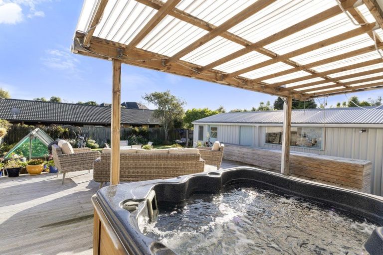 Photo of property in 8 Kaitawa Crescent, Paraparaumu, 5032