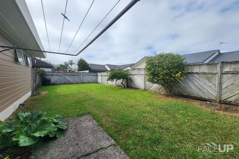 Photo of property in 26 Harbour Lights Close, West Harbour, Auckland, 0618