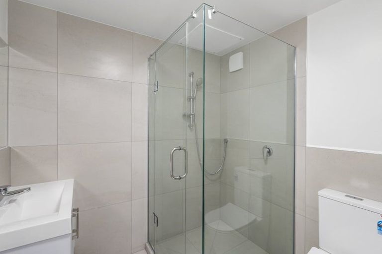 Photo of property in 1/4045f Great North Road, Glen Eden, Auckland, 0602