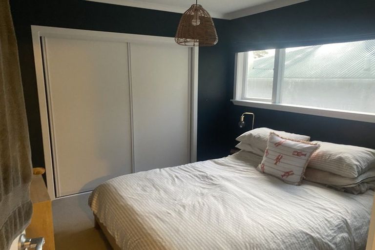 Photo of property in 15a Governor Road, Northland, Wellington, 6012